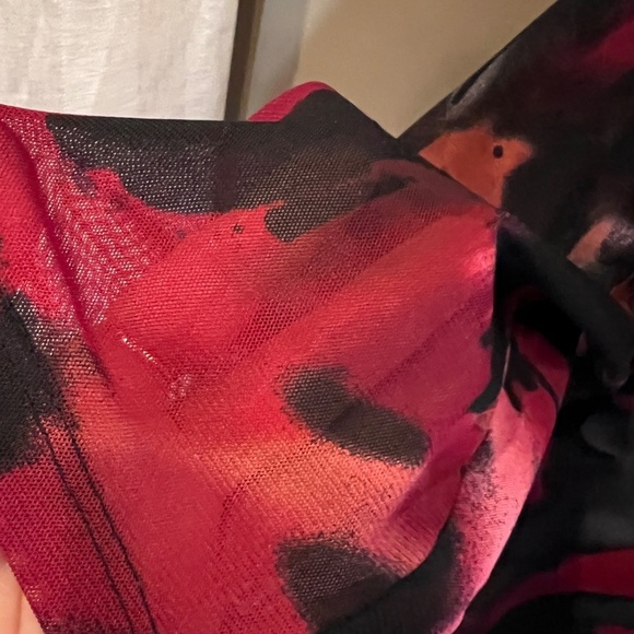 Coldwater Creek Abstract Wrap with Deep red & Black colors, Size 1X - Picture 6 of 11